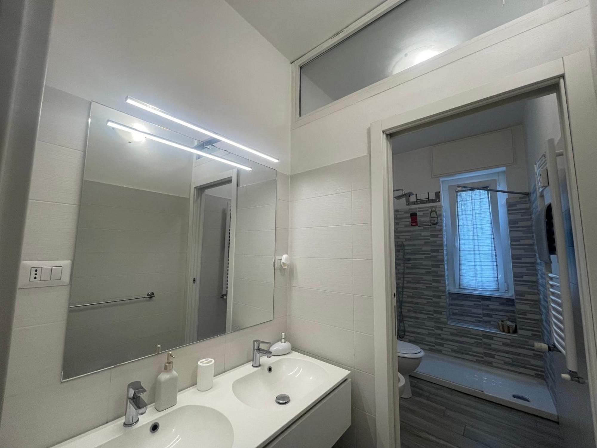 Gardone Apartment - Ampio Appartamento Con 2 Camere Da Letto - Comodo Per Duomo! Milano Eksteriør bilde