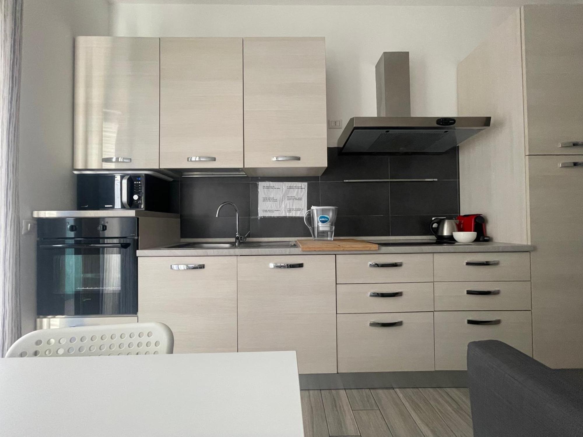 Gardone Apartment - Ampio Appartamento Con 2 Camere Da Letto - Comodo Per Duomo! Milano Eksteriør bilde