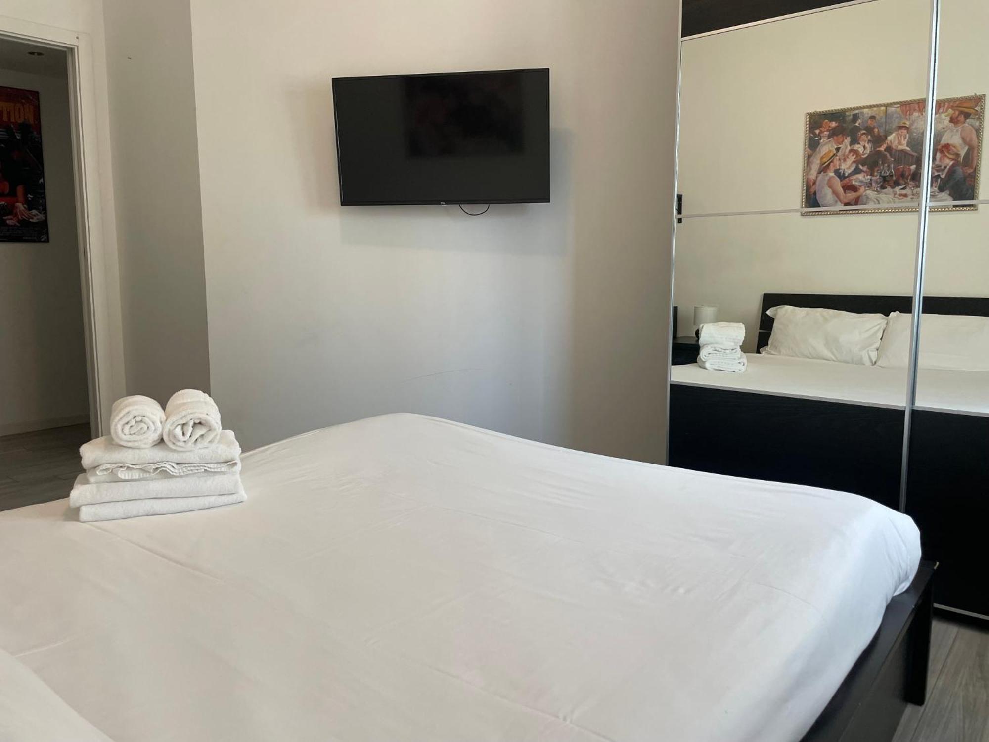 Gardone Apartment - Ampio Appartamento Con 2 Camere Da Letto - Comodo Per Duomo! Milano Eksteriør bilde